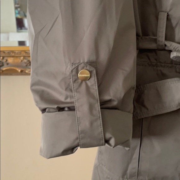 Adjustable sleeve and hood Ellen Tracy Trench Coat - Picture 2 of 11